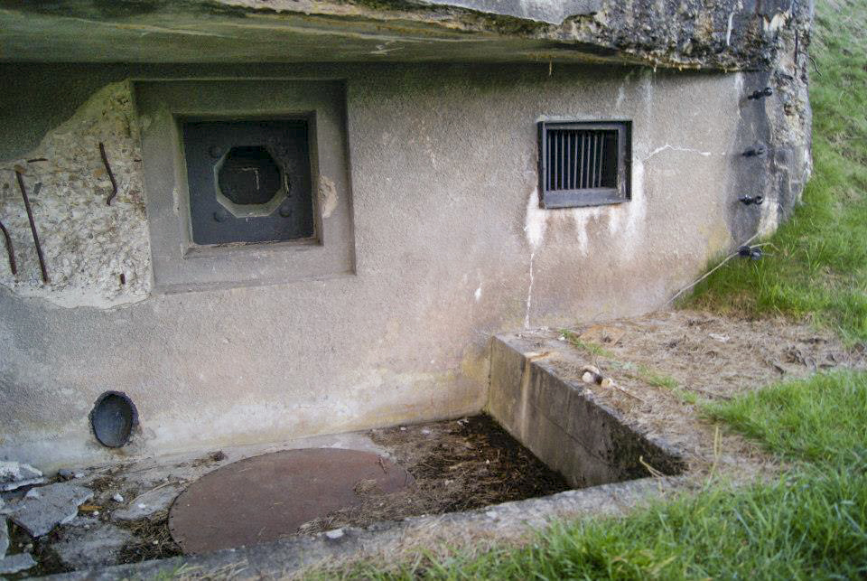Ligne Maginot - DAMBACH NORD - NEUNHOFFEN SUD-EST - (Casemate d'infanterie - Double) - La chambre de tir sud - BOUCHOUCHA Eric