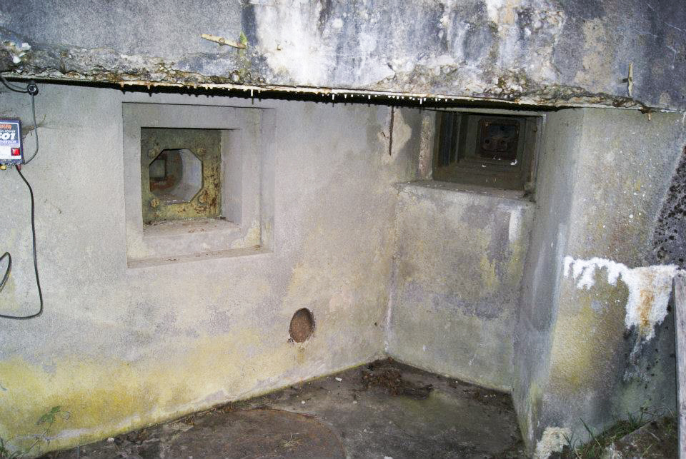 Ligne Maginot - DAMBACH NORD - NEUNHOFFEN SUD-EST - (Casemate d'infanterie - Double) - La chambre de tir nord - BOUCHOUCHA Eric