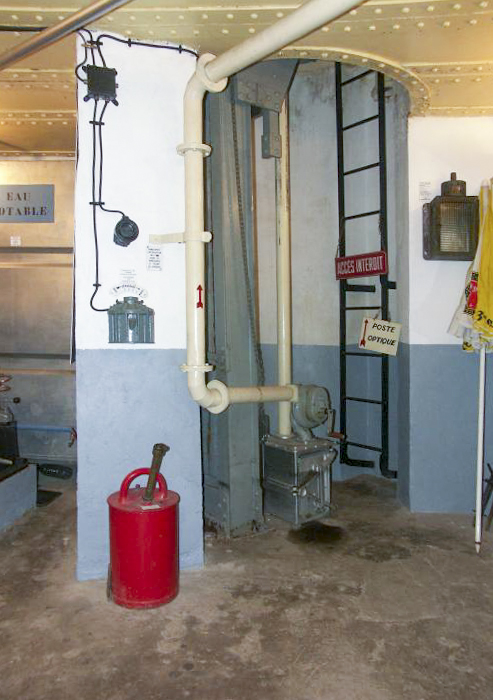 Ligne Maginot - DAMBACH NORD - NEUNHOFFEN SUD-EST - (Casemate d'infanterie - Double) - L'accès à la cloche GFM - LAMBERT Pascal