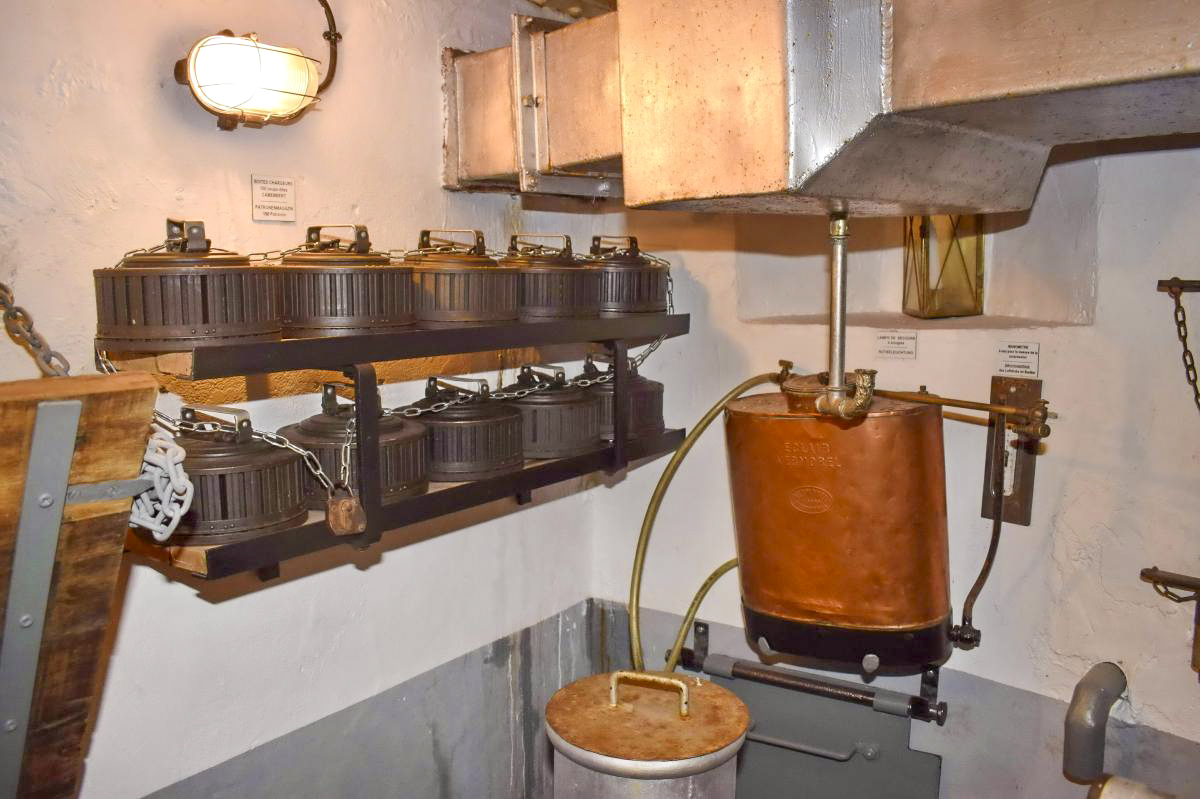 Ligne Maginot - DAMBACH NORD - NEUNHOFFEN SUD-EST - (Casemate d'infanterie - Double) - Chargeurs du Jumelage Reibel MAC 31 - Daniel Froehly