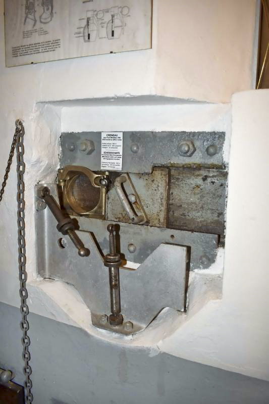 Ligne Maginot - DAMBACH NORD - NEUNHOFFEN SUD-EST - (Casemate d'infanterie - Double) - Créneau FM - Daniel Froehly