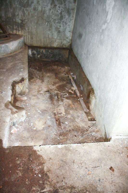 Ligne Maginot - DAMBACH SCIERIE - (Blockhaus pour arme infanterie) - Entrée materiel
Emplacement pour une ventilation type T - HAAG R.