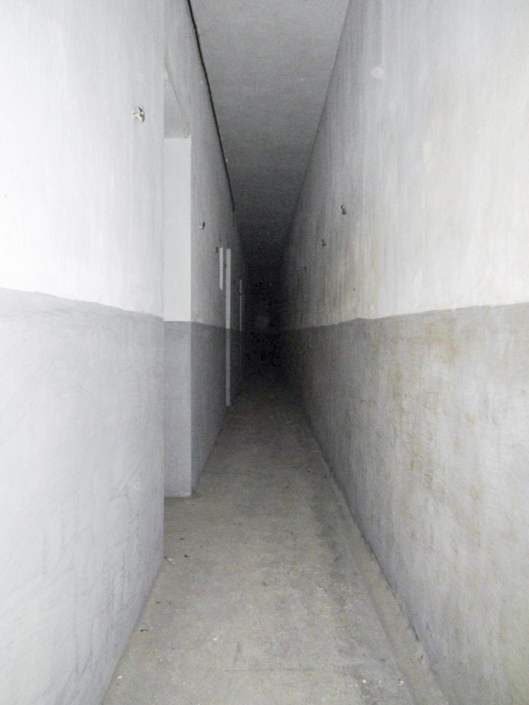 Ligne Maginot - BUCHHOLZBERG (I / 79° RIF) - (Abri) - Couloir arrière, à gauche entrée d'une chambre pour officiers