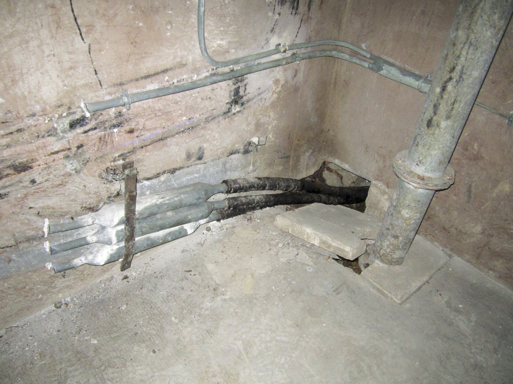 Ligne Maginot - BUCHHOLZBERG (I / 79° RIF) - (Abri) - Arrivée des câbles téléphoniques
