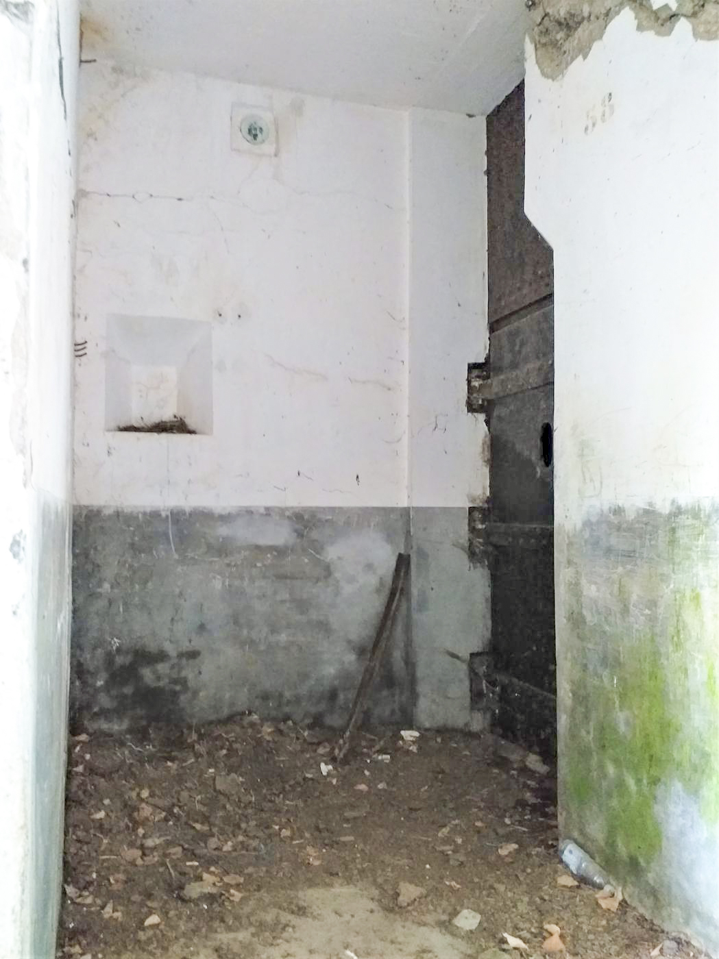 Ligne Maginot - HOFFEN - (Abri) - Sas de l'entrée Sud et porte blindée intérieur