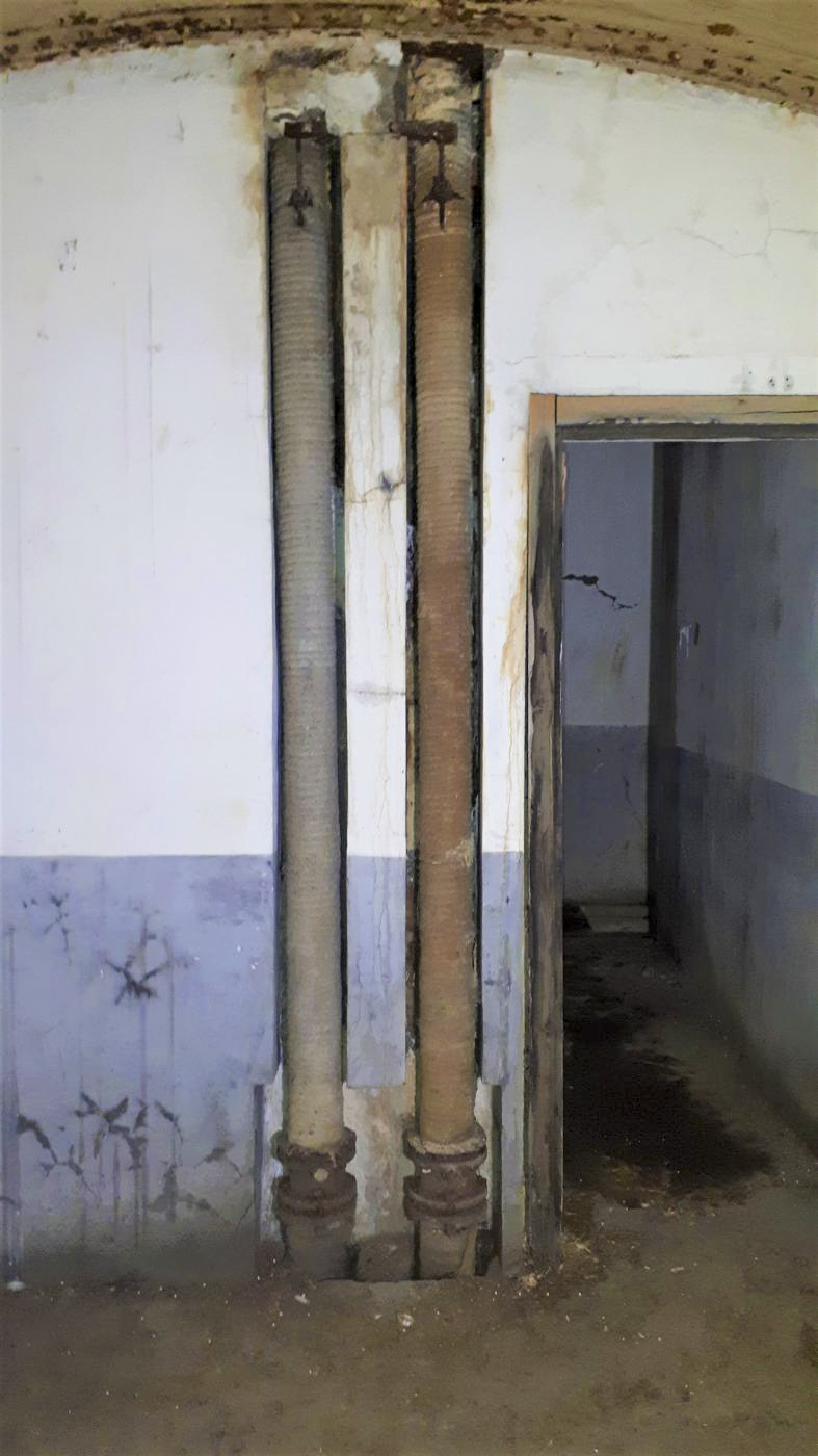 Ligne Maginot - HOFFEN - (Abri) - Conduits d'échappement des gaz de l'usine protégés par de la tresse isolante - Gregory Fuchs