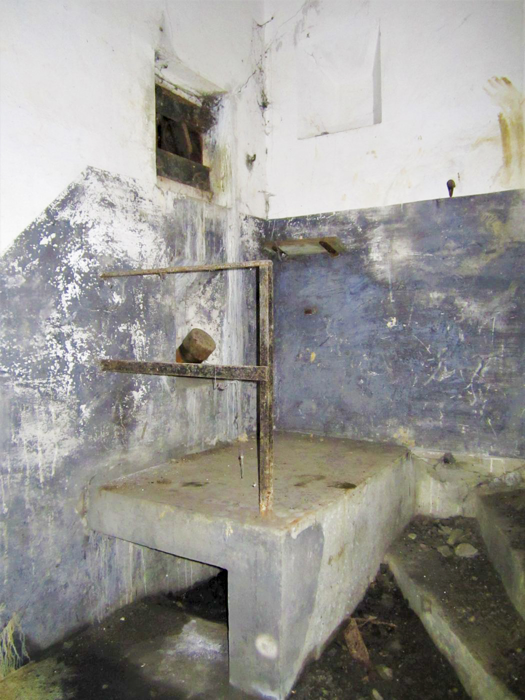 Ligne Maginot - HOFFEN - (Abri) - Chaufferie
Créneau FM de façade - Gregory Fuchs