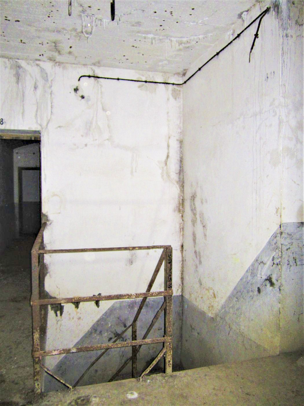 Ligne Maginot - HOFFEN - (Abri) - Escalier Sud vers l'étage inférieur