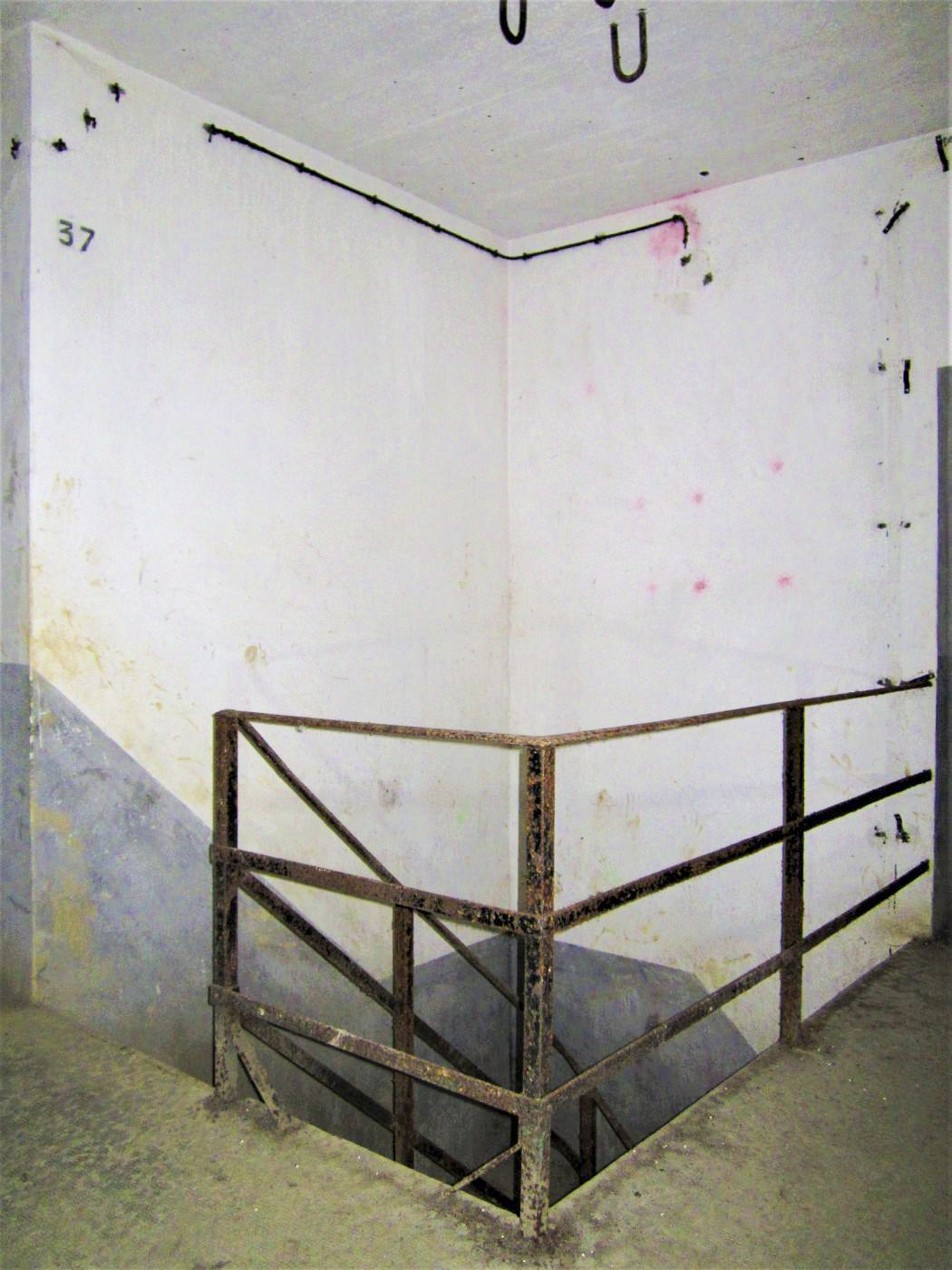 Ligne Maginot - HOFFEN - (Abri) - Escalier Nord vers l'étage inférieur