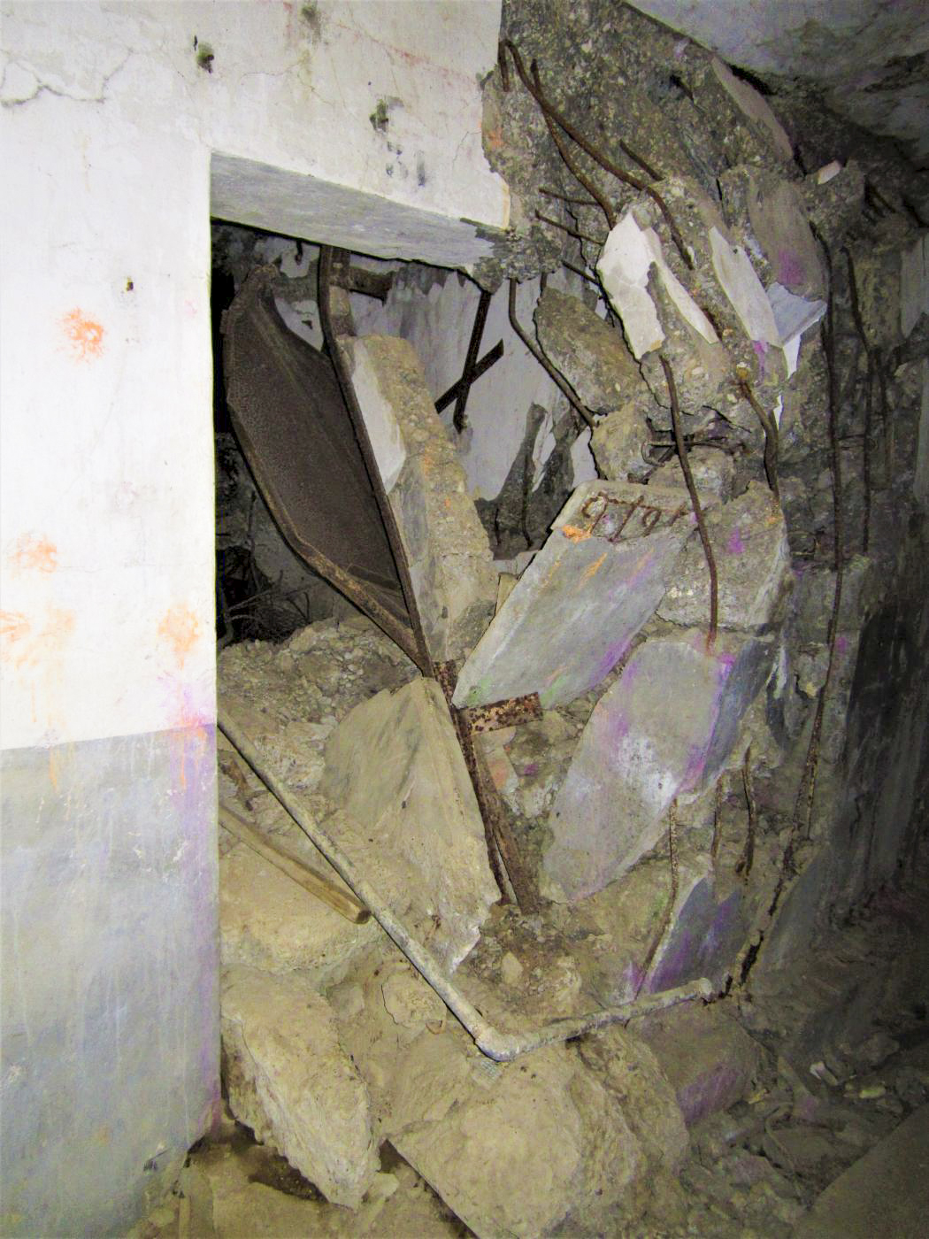 Ligne Maginot - HOFFEN - (Abri) - Entrée du local des réservoirs de refroidissement des groupes électrogènes - Gregory Fuchs