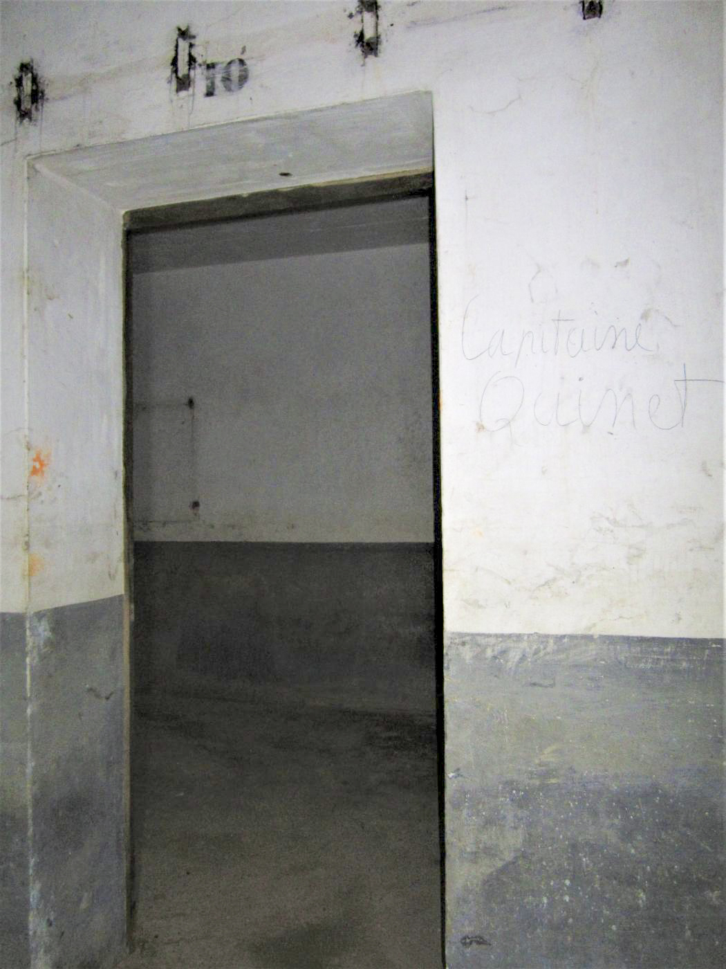 Ligne Maginot - HOFFEN - (Abri) - Entrée de la chambre d'officier n°10
(PC)
