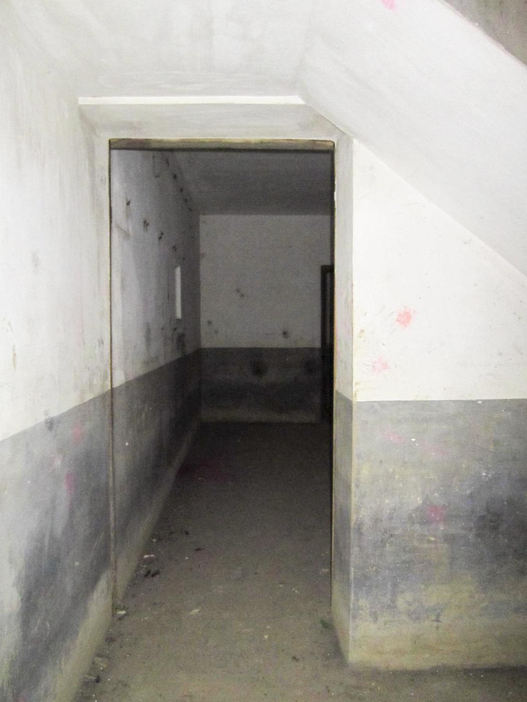 Ligne Maginot - HOFFEN - (Abri) - Entrée de la chambre pour 4 sous-officiers n°5
(PC)