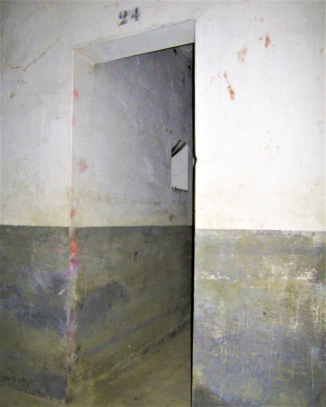 Ligne Maginot - HOFFEN - (Abri) - Entrée du local des lavabos
(PC)