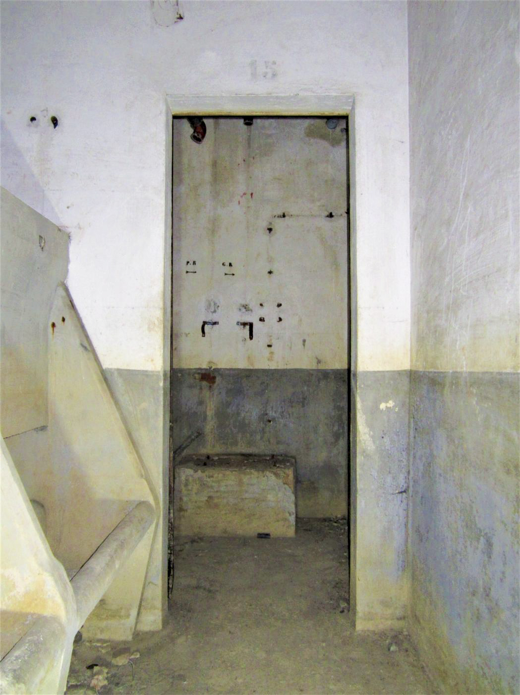 Ligne Maginot - HOFFEN - (Abri) - Entrée du local du puits