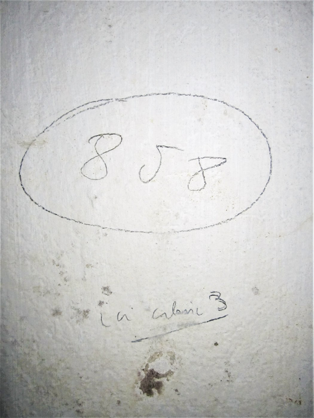 Ligne Maginot - HOFFEN - (Abri) - Bureau des officiers n°12
A coté du téléphone n°3: '858 la cabine 3'
(PC)