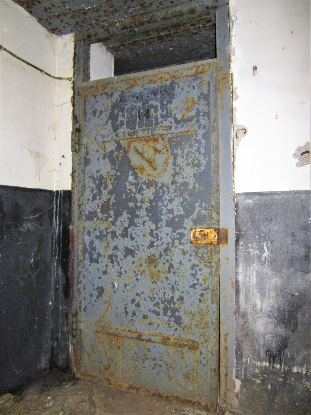 Ligne Maginot - FREUDENBERG (QUARTIER SCHIESSECK - I/37° RIF) - (Abri) - Entrée du local du piquet de garde - Gregory Fuchs