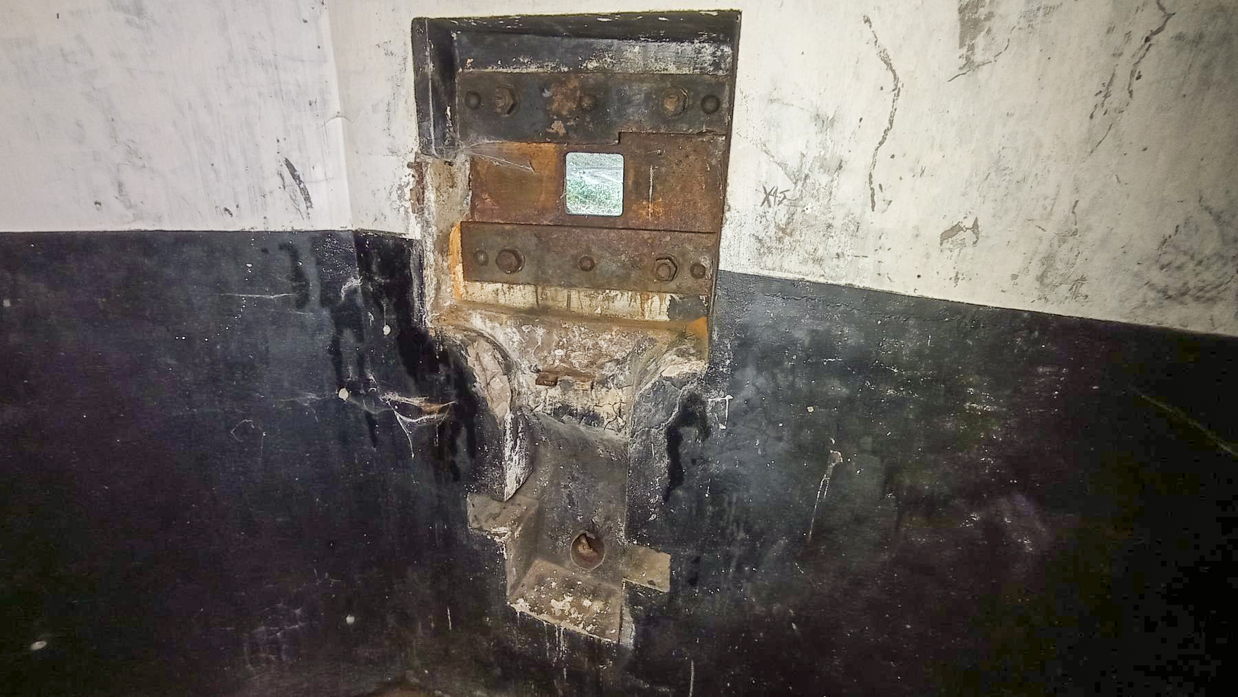 Ligne Maginot - FREUDENBERG (QUARTIER SCHIESSECK - I/37° RIF) - (Abri) - Créneau FM de la caponnière - Baptiste GAUDIN