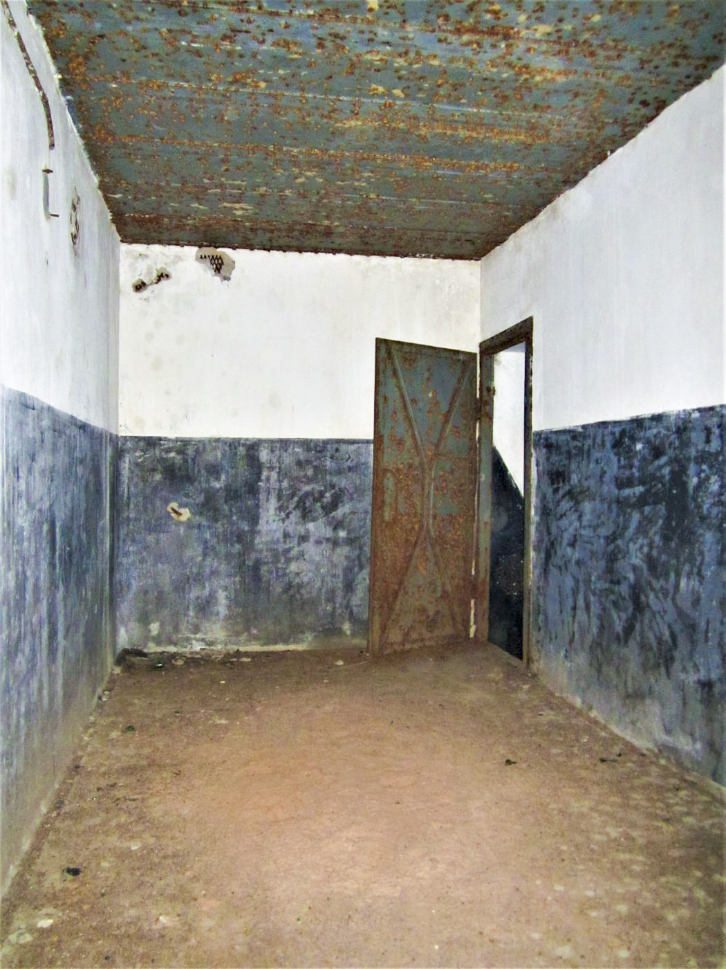 Ligne Maginot - FREUDENBERG (QUARTIER SCHIESSECK - I/37° RIF) - (Abri) - Local du piquet de garde
Au fond l'accès direct à la cage d'escalier - Gregory Fuchs