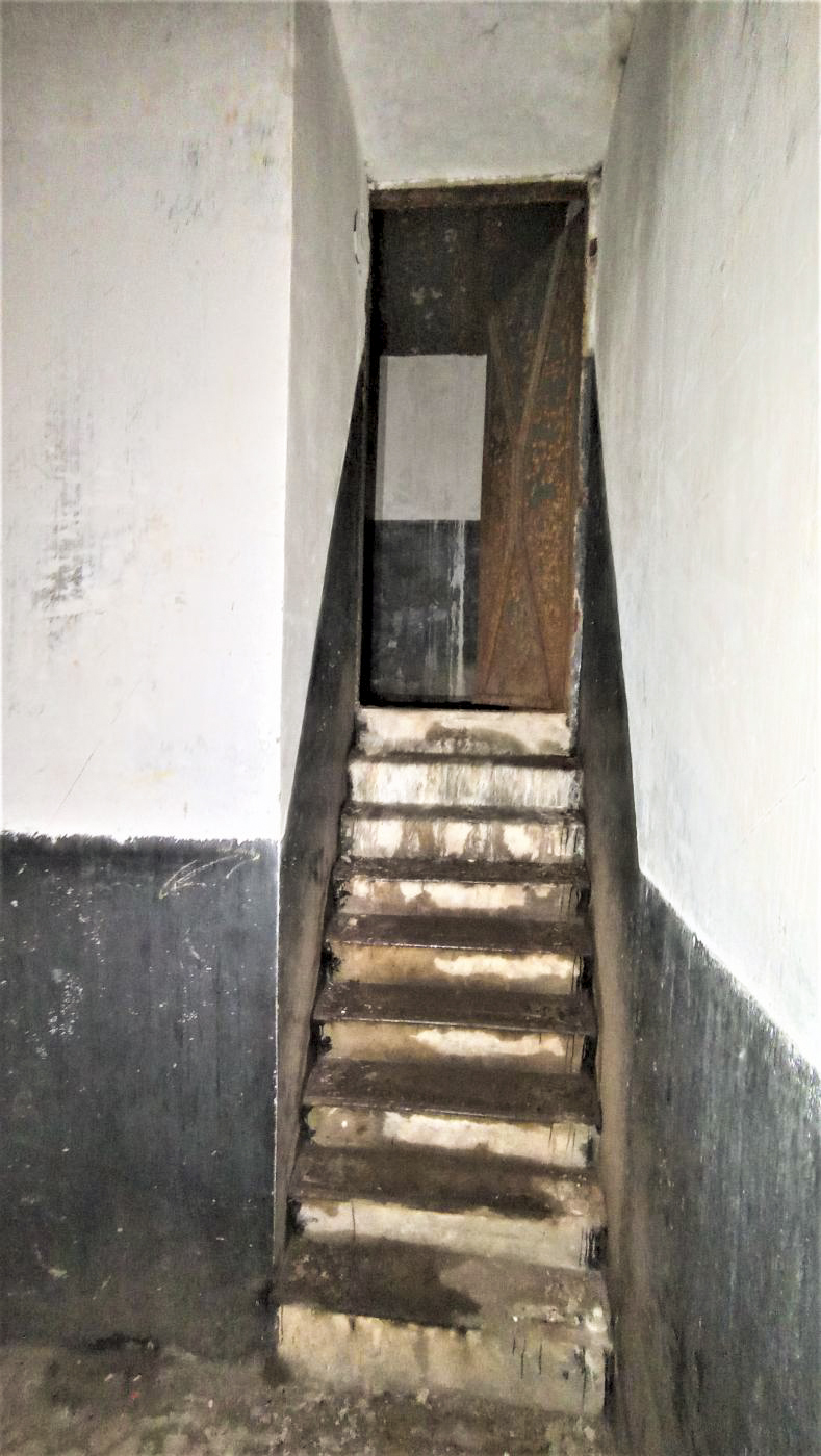 Ligne Maginot - FREUDENBERG (QUARTIER SCHIESSECK - I/37° RIF) - (Abri) - Accès direct au local du piquet de garde depuis la cage d'escalier - Baptiste GAUDIN