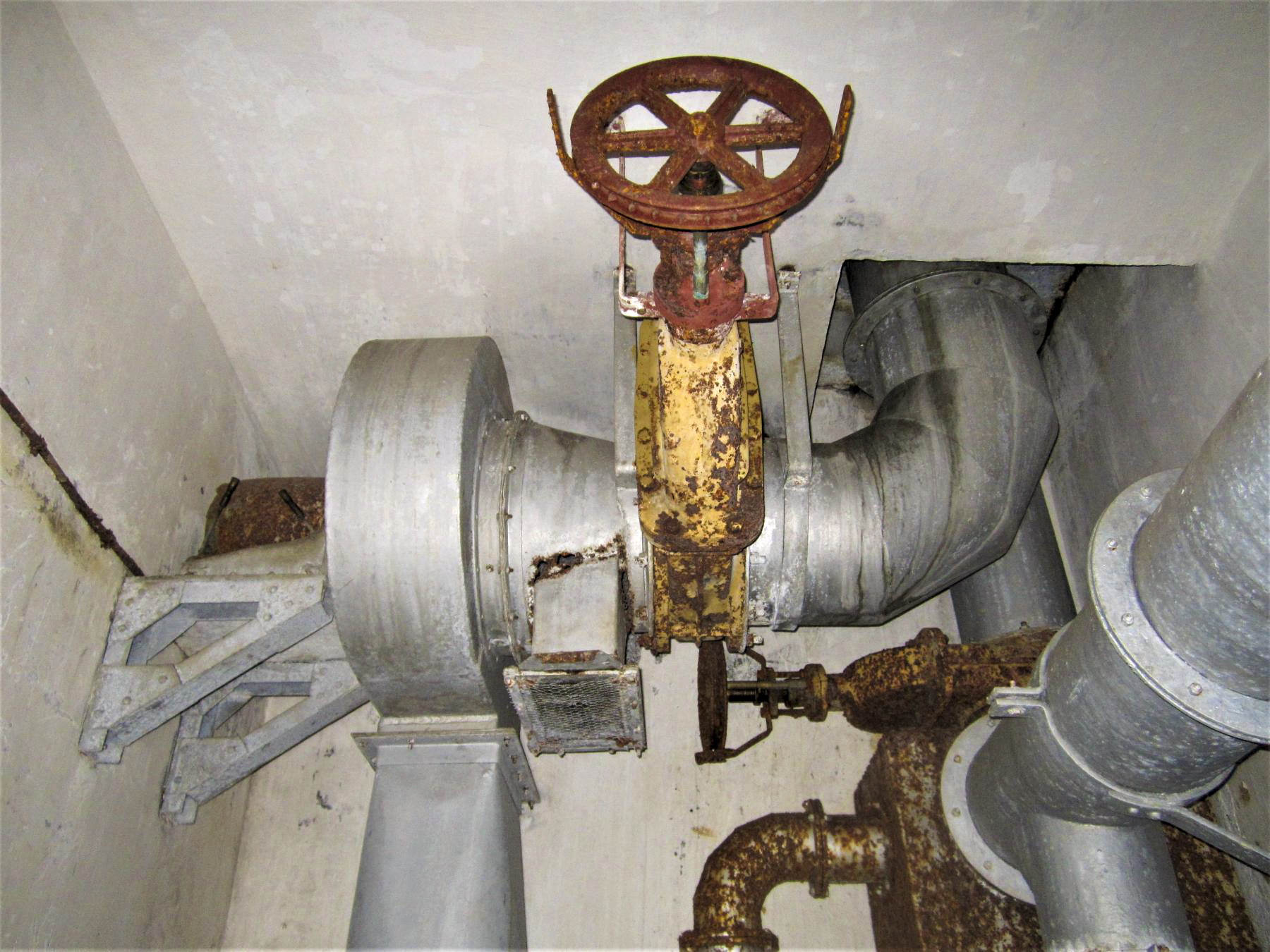 Ligne Maginot - FREUDENBERG (QUARTIER SCHIESSECK - I/37° RIF) - (Abri) - Ventilateur air pur et vanne air gazé - Gregory Fuchs