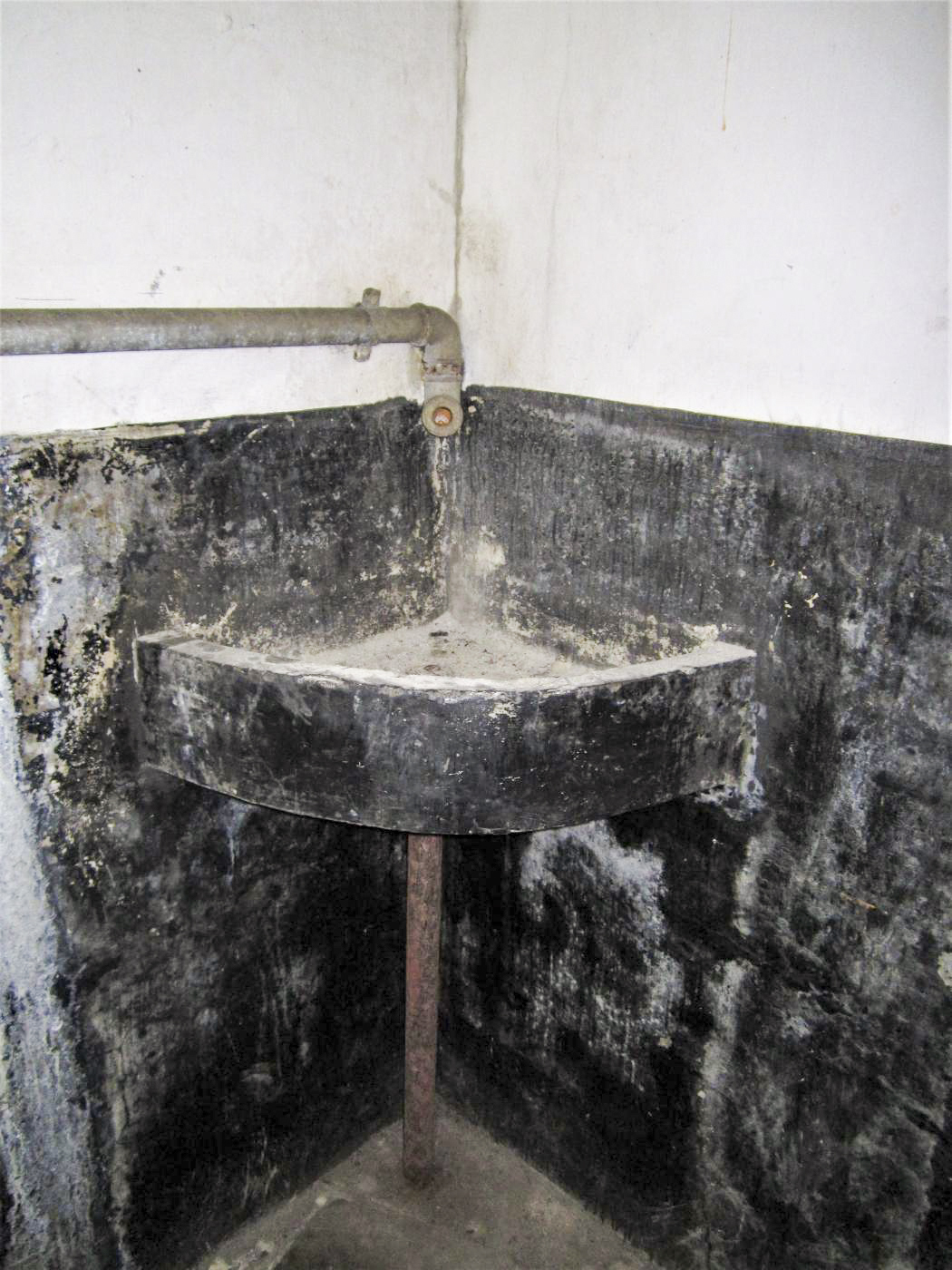 Ligne Maginot - FREUDENBERG (QUARTIER SCHIESSECK - I/37° RIF) - (Abri) - Cuisine
Lavabo - Gregory Fuchs