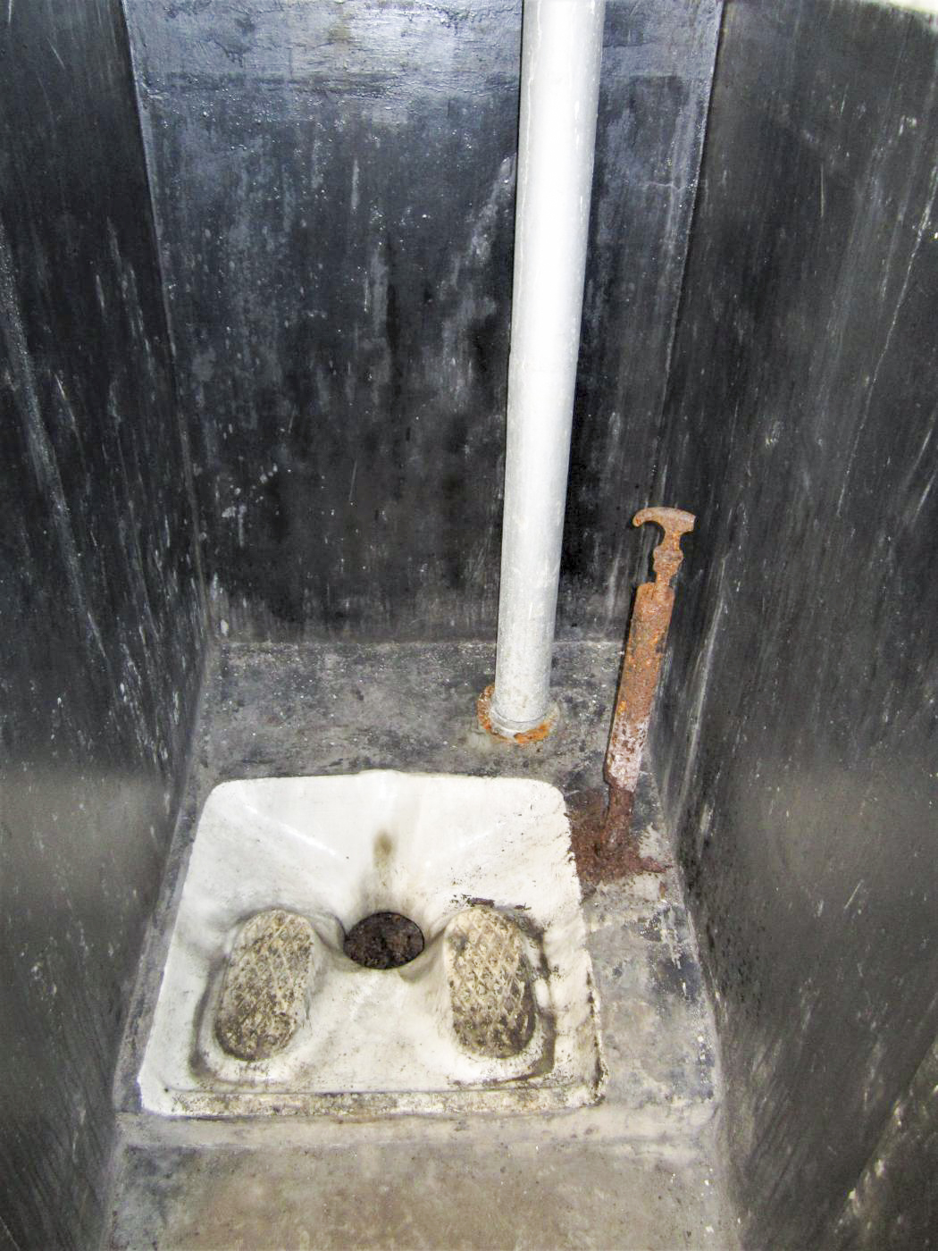 Ligne Maginot - FREUDENBERG (QUARTIER SCHIESSECK - I/37° RIF) - (Abri) - Latrines - Gregory Fuchs