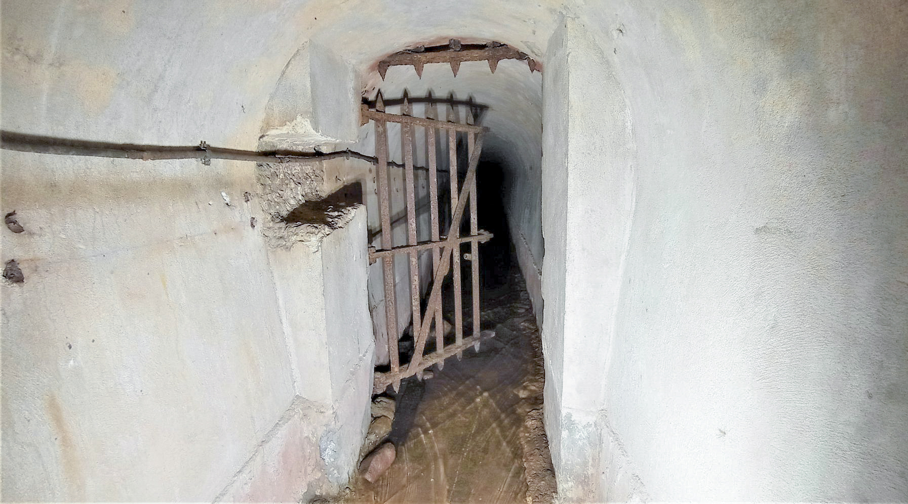 Ligne Maginot - FREUDENBERG (QUARTIER SCHIESSECK - I/37° RIF) - (Abri) - Grille dans la galerie de l'égout - Baptiste GAUDIN