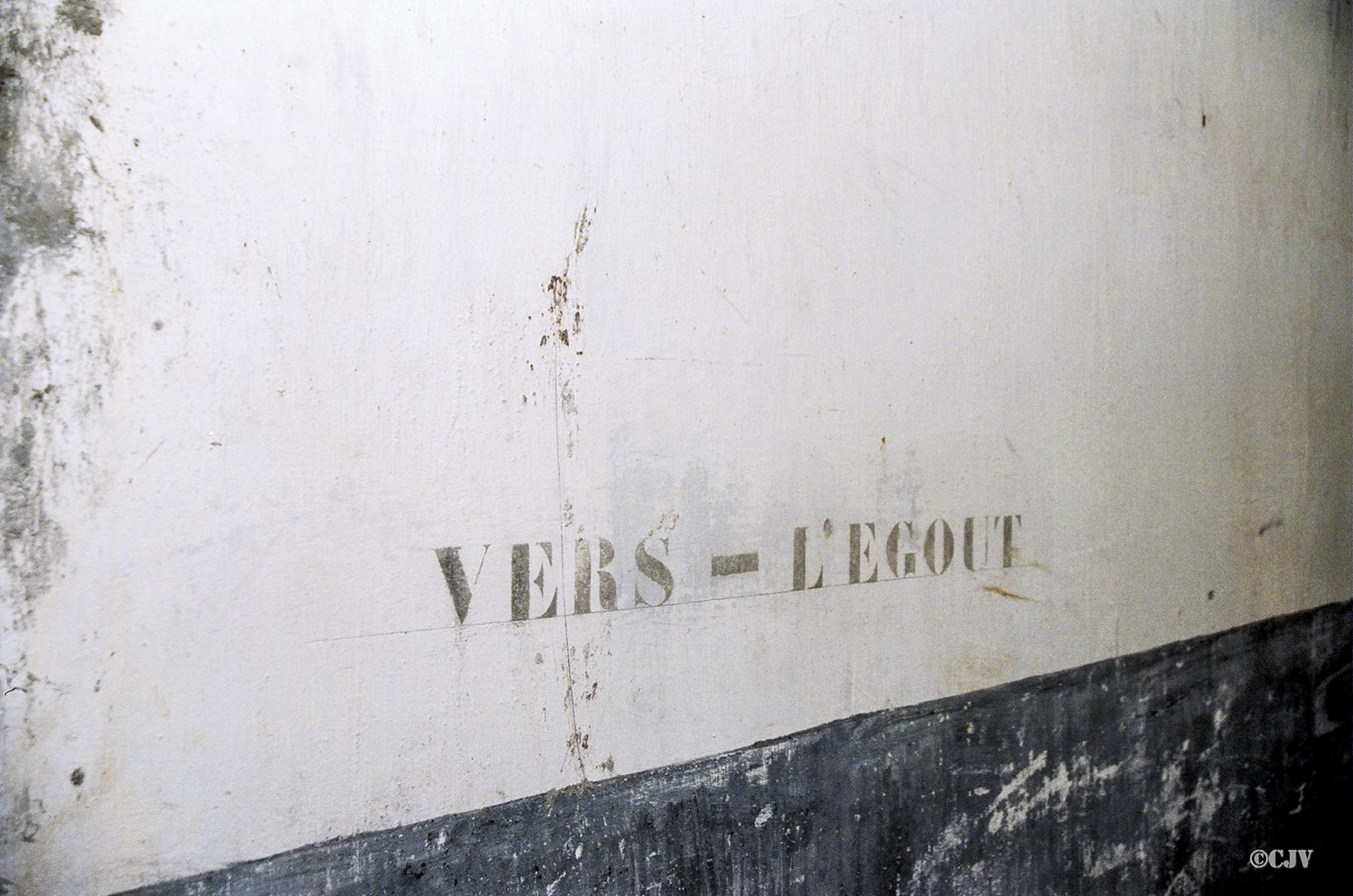 Ligne Maginot - REYERSVILLER - (Abri) - Inscription 'vers l'égout'