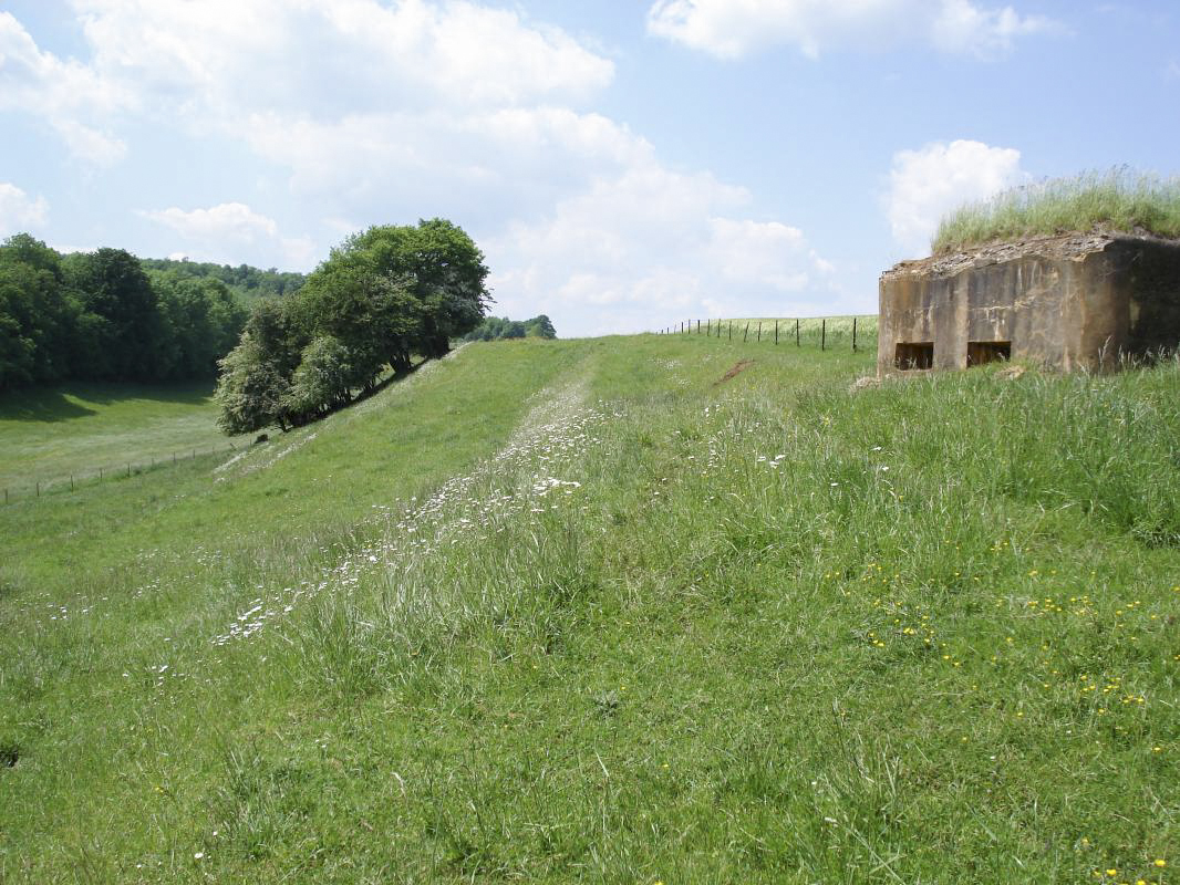 Ligne Maginot - 75BIS - POTINVAUX - (Blockhaus pour arme infanterie) - Vue vers l'ouvrage du Chesnois