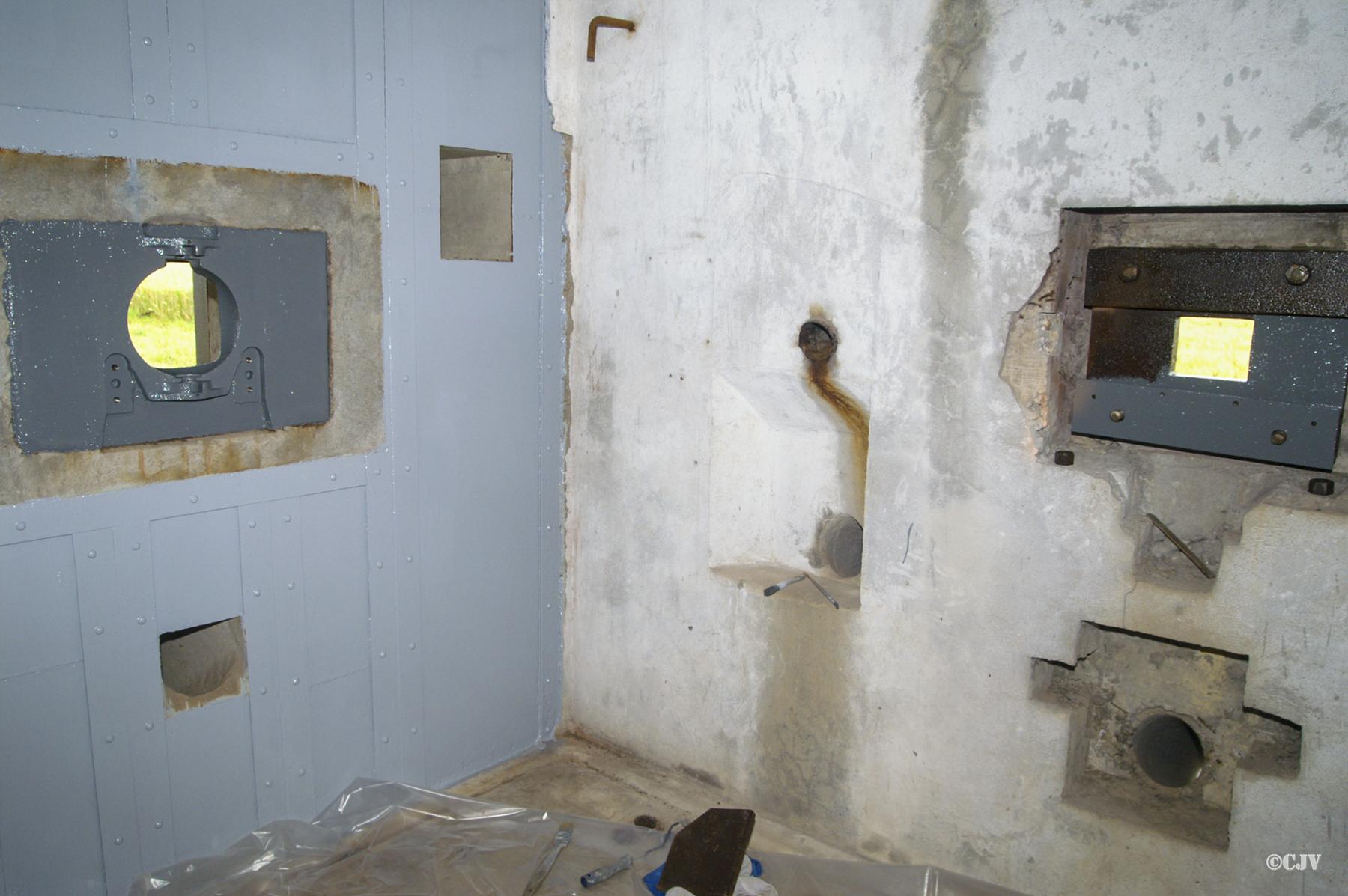 Ligne Maginot - Blockhaus MC21 - MC29B - Chambre de tir Est pour mitrailleuse et FM en cours de restauration