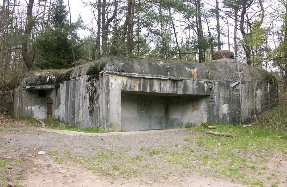 Ligne Maginot - MAIN du PRINCE Est (Casemate d'infanterie) - Photo prise en 2006.
Les créneaux ont été murés