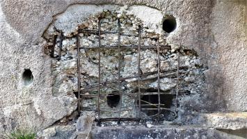 Ligne Maginot - TRAUTBACH OUEST - (Blockhaus pour arme infanterie) - Dégâts sur la façade