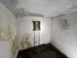 Ligne Maginot - C4 - (Chambre de coupure) - Le local téléphonique avec le répartiteur modernisé en place