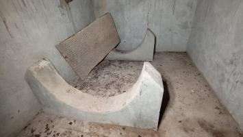 Ligne Maginot - GUNSTHAL COL OUEST - (Blockhaus pour arme infanterie) - Fosse chimique ASEPTA avec supports de la citerne 