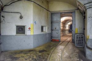 Ligne Maginot - FOUR A CHAUX - FAC - (Ouvrage d'artillerie) - Entrée munitions
Porte blindée et blockhaus de défense intérieur
