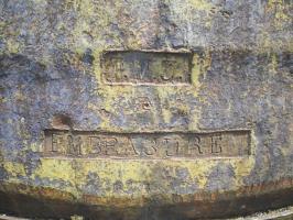 Ligne Maginot - FOUR A CHAUX - FAC - (Ouvrage d'artillerie) - Bloc 5
Tourelle de mitrailleuses
Marquage destiné au positionnement des embrasures lors du montage