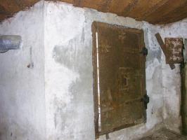 Ligne Maginot - NEUWEIHER 2 (Blockhaus pour arme infanterie) - Porte d'entrée munie d'un créneau de défense rapprochée pour FM
