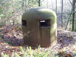Ligne Maginot - WOLFSCHACHEN - (Abri) - La cloche GFM de l'entrée Ouest est en partie déchaussée
