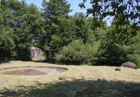 Ligne Maginot - HACKENBERG - A19 (Ouvrage d'artillerie) - Vue d'ensemble du bloc 6 avec en second plan le bloc 4.