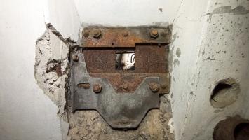Ligne Maginot - GUNSTHAL COL EST - (Blockhaus pour arme infanterie) - Détail du créneau FM de la caponnière