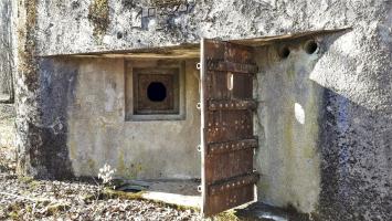 Ligne Maginot - NONNENHARDT N°3 - (Blockhaus pour arme infanterie) - L'entrée défendu par un créneau FM de la caponnière de façade