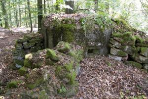 Ligne Maginot - FM41 - GRAND MUEHLBERG 1 - (Blockhaus pour arme infanterie) - L'entrée et le créneau de droite