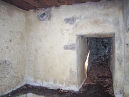 Ligne Maginot - M28 - BETZENTHAL 1 - (Blockhaus pour arme infanterie) - L'entrée donnant dans la chambre de tir nord-est, noter le support pour la ventilation