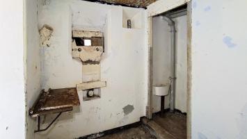 Ligne Maginot - NONNENHARDT N°1 - (Blockhaus pour arme infanterie) - Poste de tir FM principal, à droite les latrines