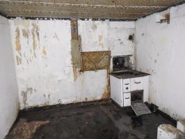 Ligne Maginot - NONNENHARDT N°1 - (Blockhaus pour arme infanterie) - La chambre de repos 'squatté', le puits de la cloche GFM sert de cheminée à une cuisinière type SDF