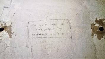 Ligne Maginot - NONNENHARDT N°2 - (Blockhaus pour arme infanterie) - Chambre de repos
Inscription 'Ici le 26 juillet 1980 3 commandos de l'air renouèrent avec le passé'
