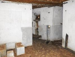 Ligne Maginot - NONNENHARDT N°2 - (Blockhaus pour arme infanterie) - La chambre de repos 
A gauche support du réservoir d'eau potable, au fond caponnière FM de l'entrée