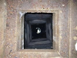 Ligne Maginot - WINDSTEIN - (Casemate d'infanterie - double) - Puits. Attention danger de chute ! De plus il n'est pas muni d'échelons permettant d'en sortir