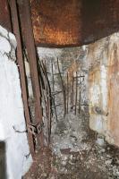 Ligne Maginot - WINDSTEIN - (Casemate d'infanterie - double) - Puits de la cloche JM Ouest, dégats provoqués par l'explosion de bombe allemande contre la casemate