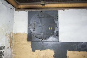 Ligne Maginot - NANCY- LAXOU - CENTRAL PROTéGé - (Central téléphonique isolé) - Détail d'une des baies de ventilation
L'inscription n'est pas pas d'époque. Elle a été faite dans le cadre du tournage du film de JP JEUNET